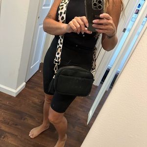 Guitar strap crossbody